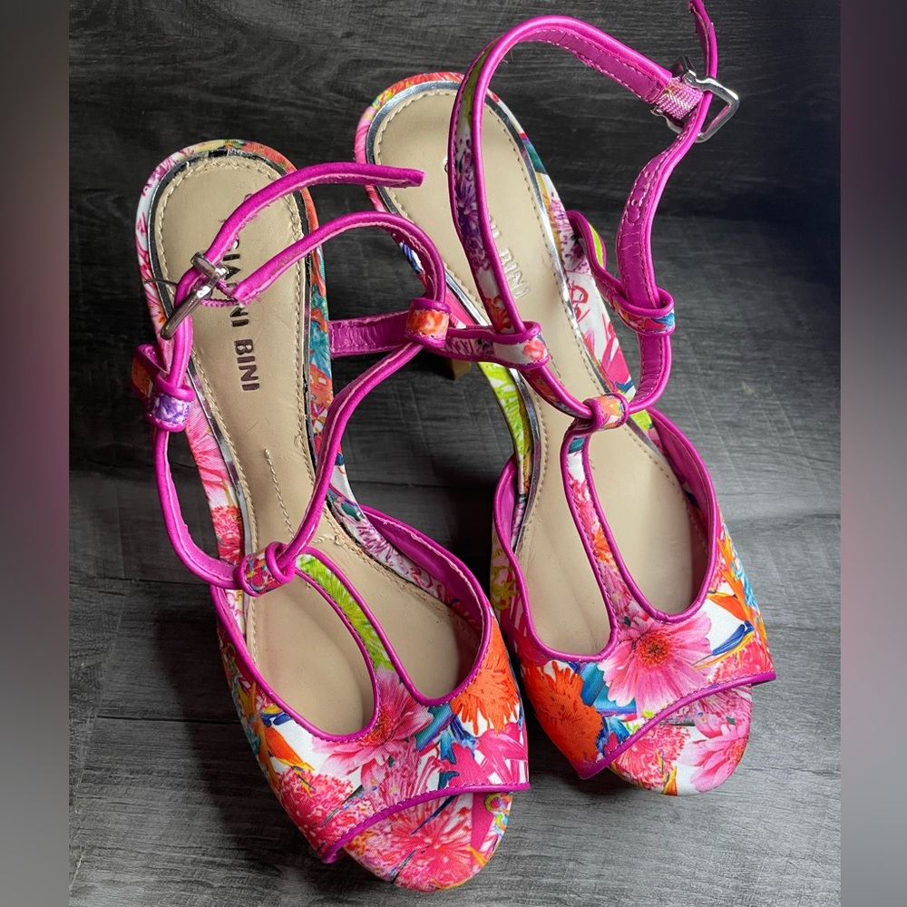Gianni Bini Floral & Fusia Platform Heels